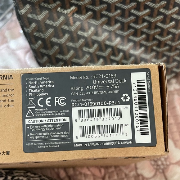 Razer Model No. : RC21-0169
Universal Dock
Rating : 20.0V --- 6.75A - Picture 13 of 14